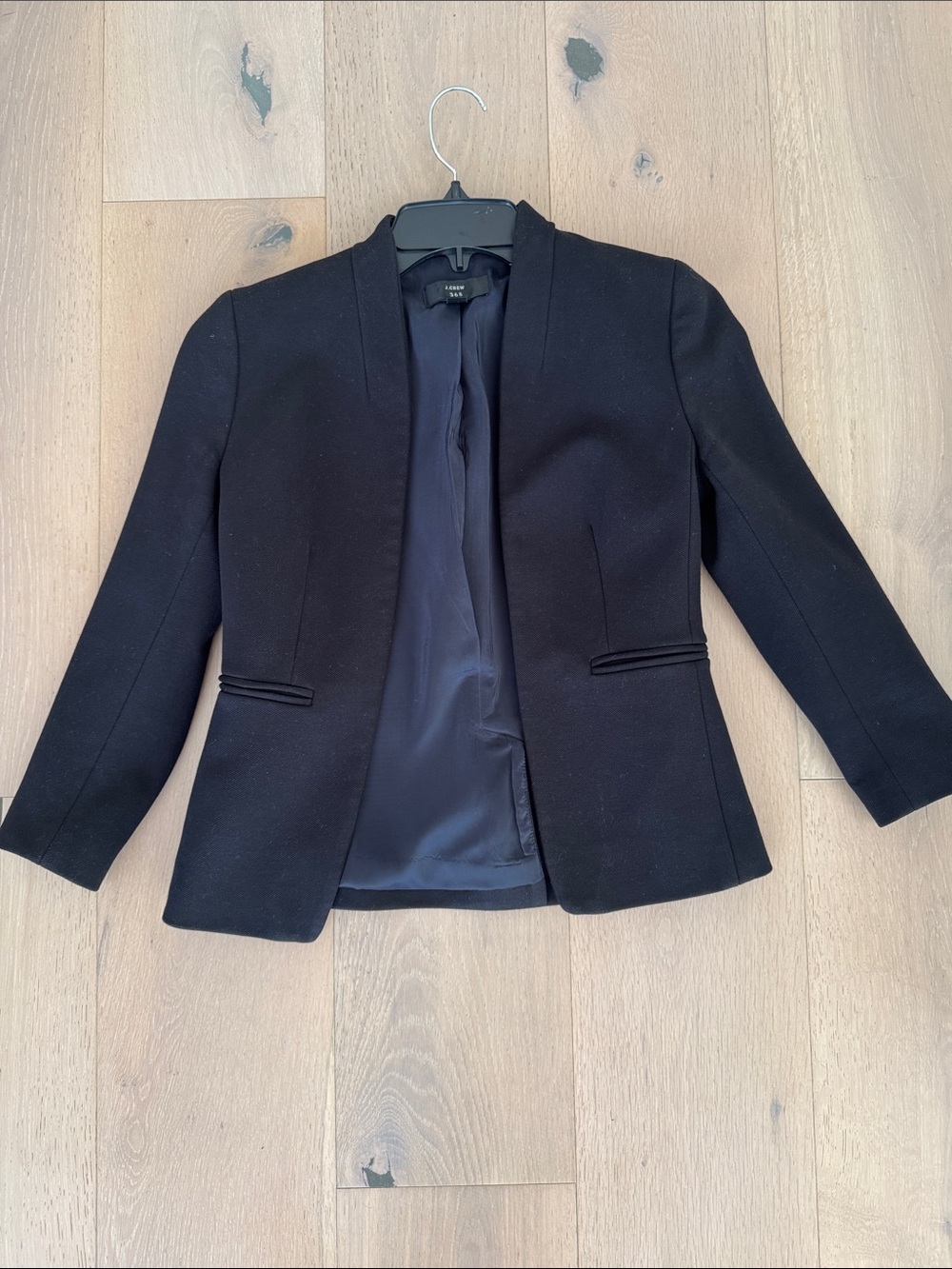 Petite Women's Blazer in black Like New-